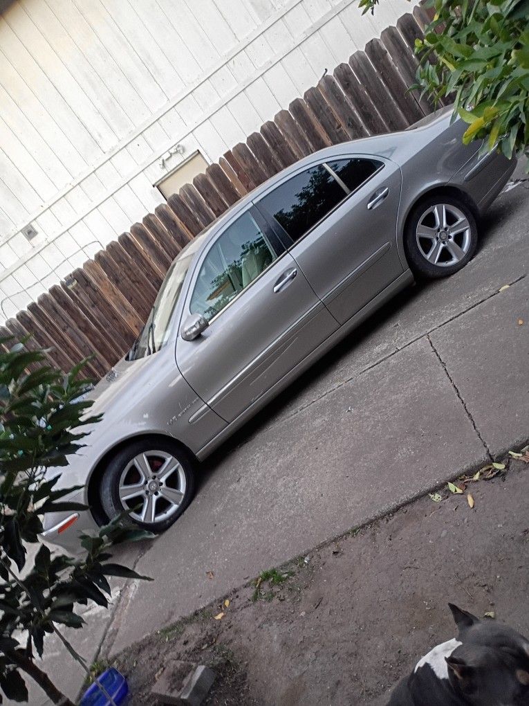 Mercedes Benz Trade For Welder , Truck Or Tools , Flipper Zero , Programmer And More Cheap.. Bulk. Send Offers.