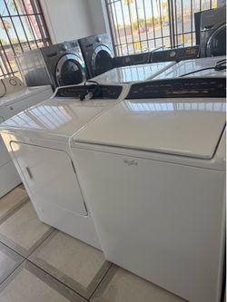 Whirlpool top load washer and gas dryer set
