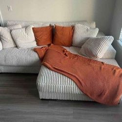 Beige Sectional Couch Livingroom 
