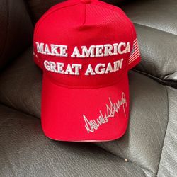 OFFICIAL SIGNED DONALD TRUMP HAT