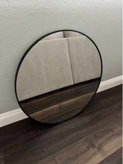 Round mirror