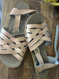 Women’s Size 7 Rose Gold Saltwaters 