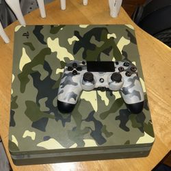 PS4 Slim 