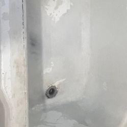 Reglazing bathtub
