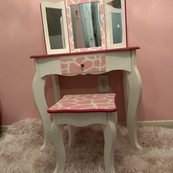 Kids vanity With Chair. 