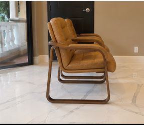 Gorgeous pair of leather Mcm bentwood chairs (2)