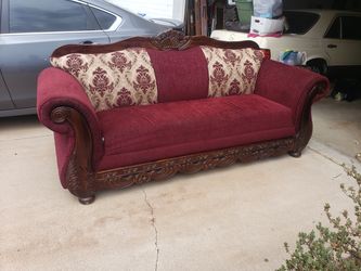 Furniture of America Traditional Victorian Sofa – Burgundy & Carved Wood
