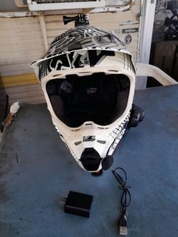 Fox V3 Pilot Racing Motocross Helmet w/Bluetooth Helmet Headset. (Large 59-60 cm) L@@K!