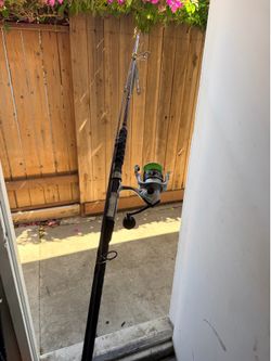 Okuma surf rod with penn battle 3 4000 reel new