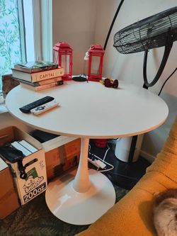 White Round Tulip Dining Table