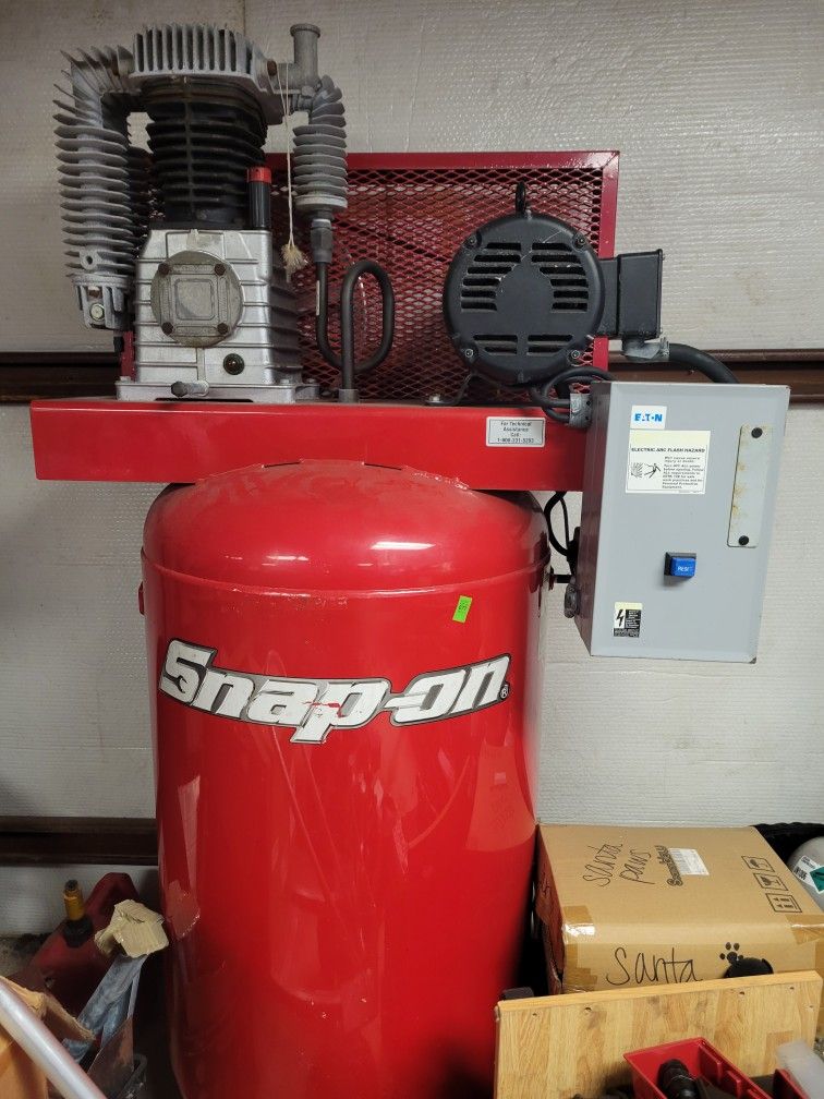SNAP ON 80-Gallon 8 HP 175 max. PSI 3-Phase Vertical Air Compressor