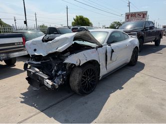 2020 FORD MUSTANG IN FOR PARTS!