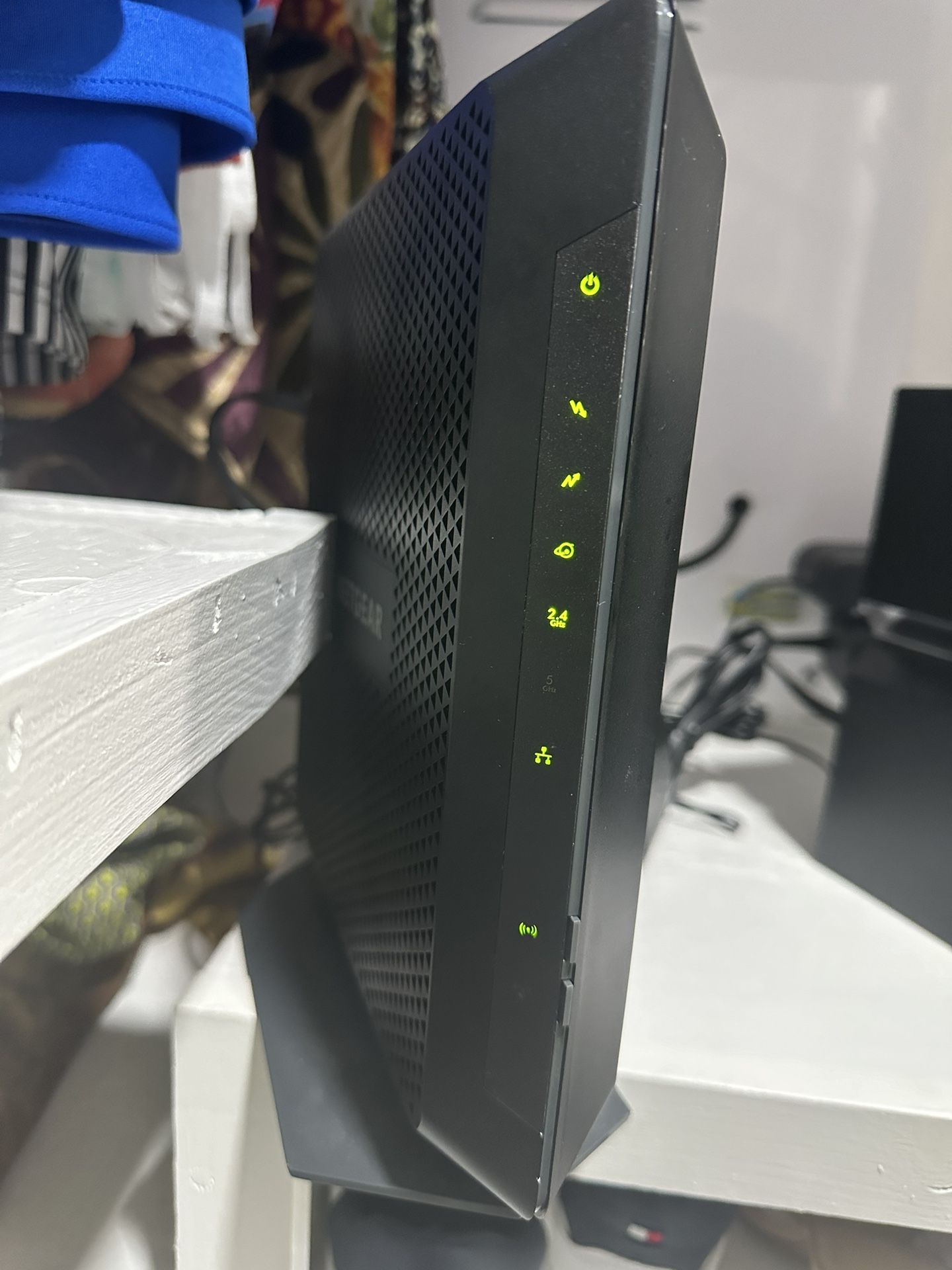 Netgear C7000 wifi modem router combo