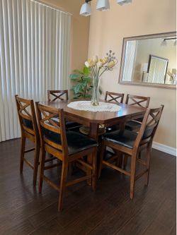 Tall table and chairs (table extends)
