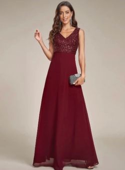 This burgundy Ever-Pretty V-neck evening dress