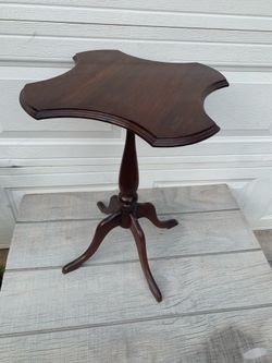 Vintage Cloverleaf Accent Side Table Wood Pedestal Tripod Plant Candle Stand