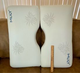 2 PILLOWS, BODY, NECK, M LILY, SAMPLE SALE (50% OFF SALE)