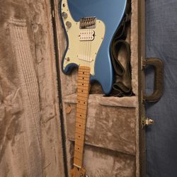 Fender Duo-Sonic Guitar with Gator Case