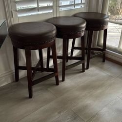wooden backless bar stool with leather seat cushion