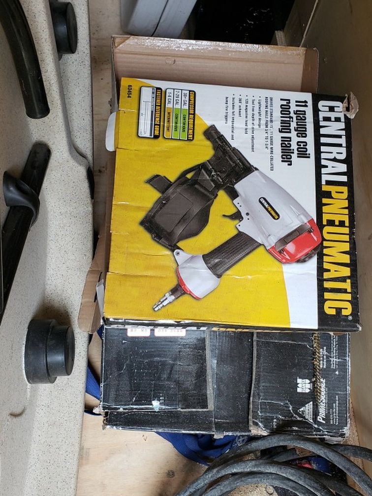 Central Pneumatic Roofing Nail Gun Air Coil Nailer Roof Nails Like New