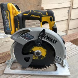 Cordless DeWALT Circular Saw 