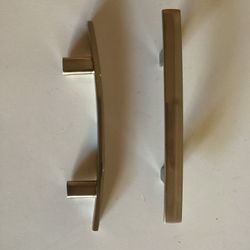  Cabinet/Drawer Pulls Satin Nickel Finish Screws included two large bags unused Total of 39 pulls 5 inches long 3 inch hole centers $30