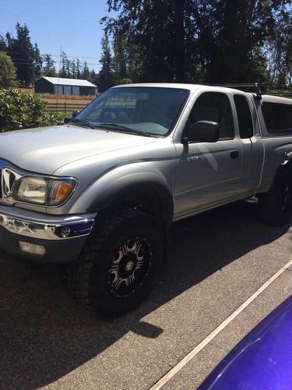 2003 Toyota Tacoma SR5 Xtracab 4x4 w/ canopy and tool box for Sale in Fall City, WA - OfferUp