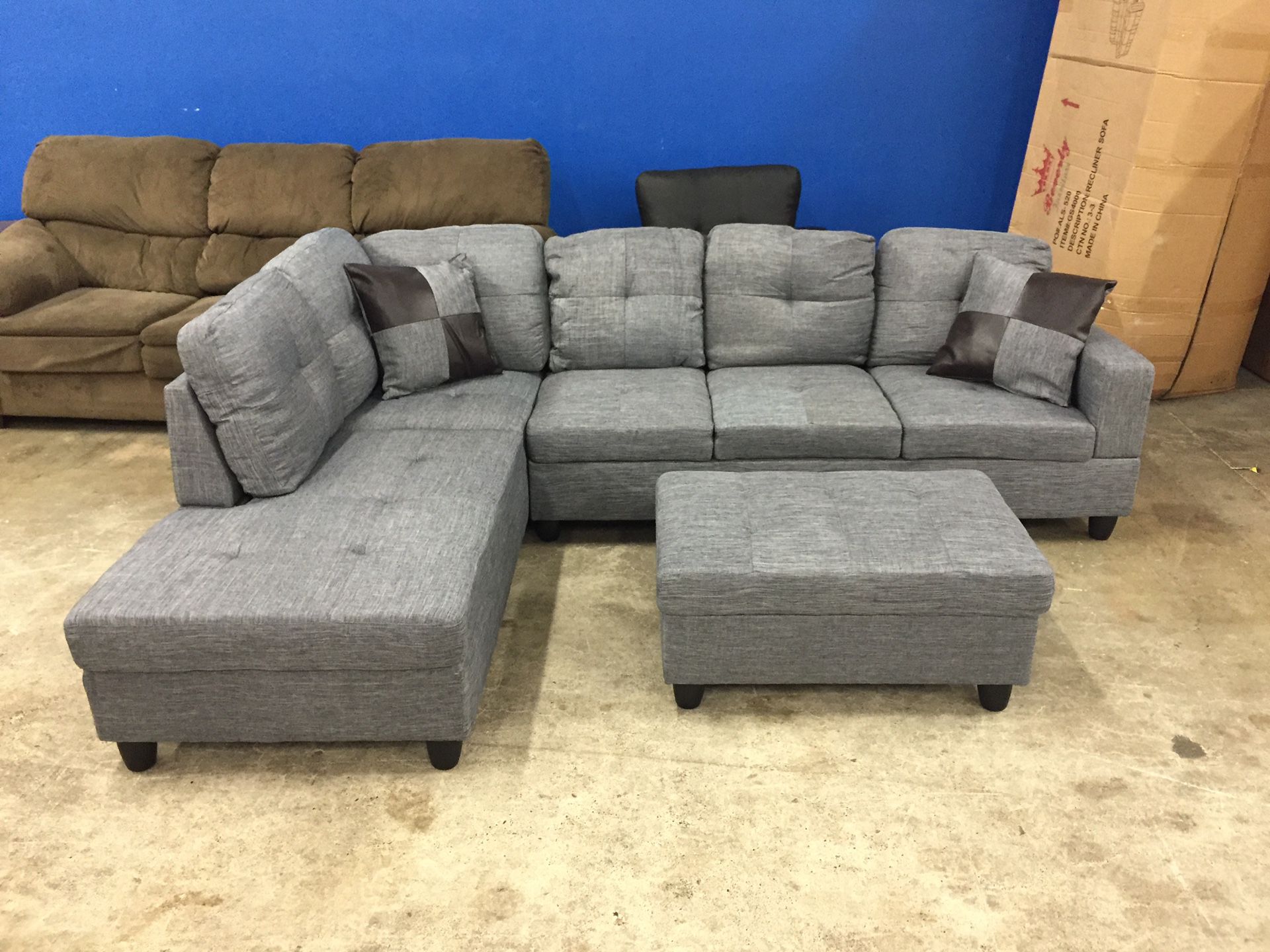 NEW NEVER USED ! Grey sectional couch with storage Ottoman