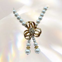 Vintage Avon Pearlesque Swirl Necklace With Box