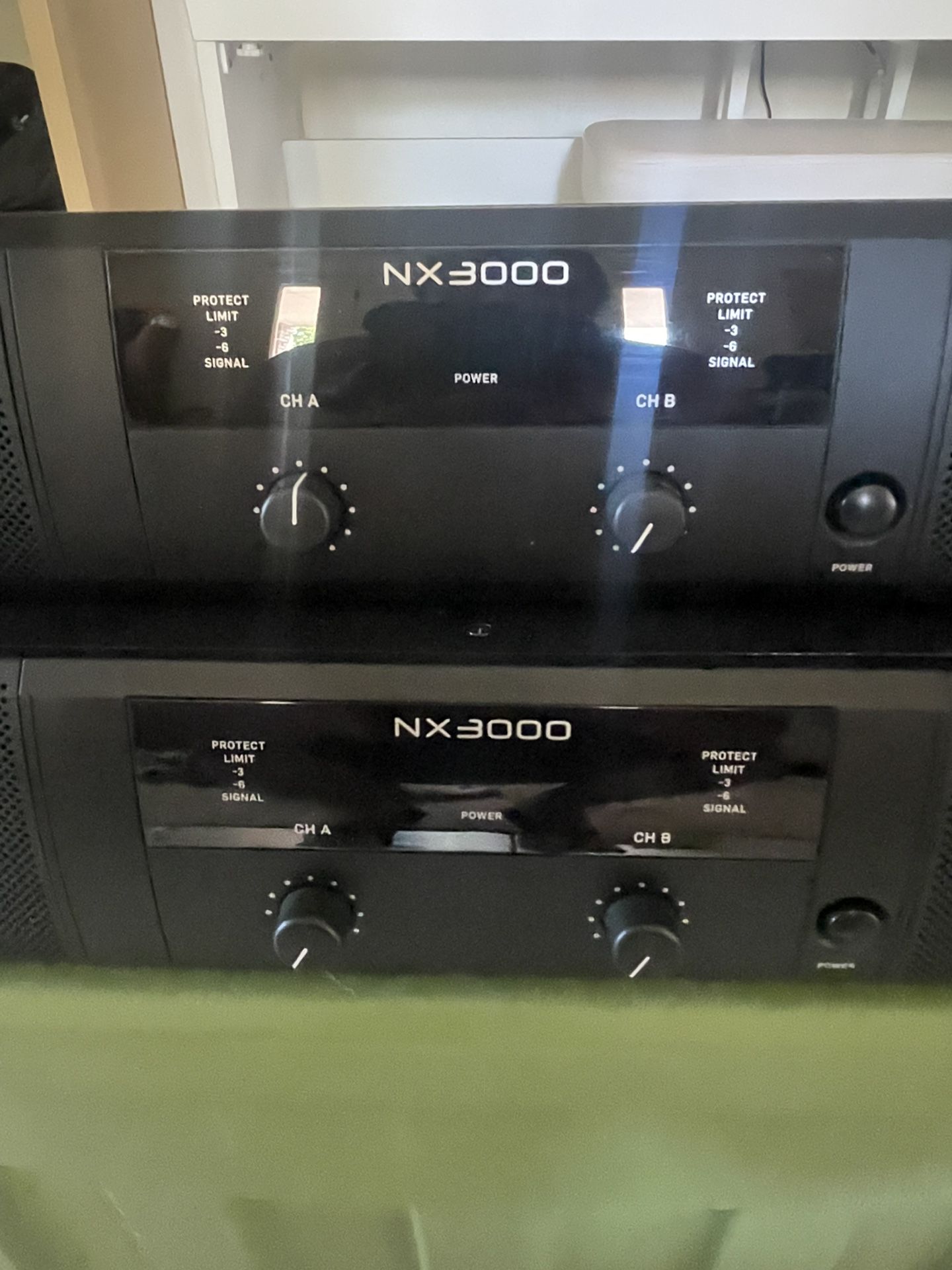 Behringer NX3000 3000W 2-channel Power Amplifier Amp