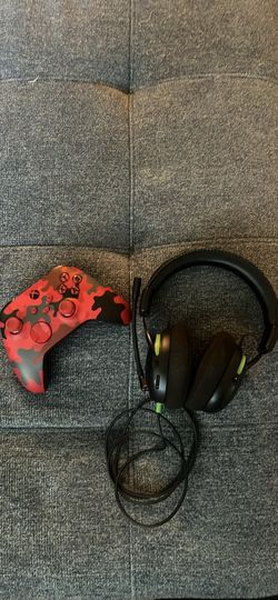XBOX One Controller & Gaming Headset