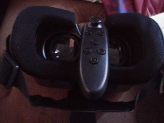 Cynoculars Virtual reality headset and remote