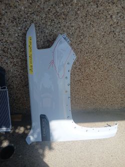 2019-24 GMC Sierra Right Fender