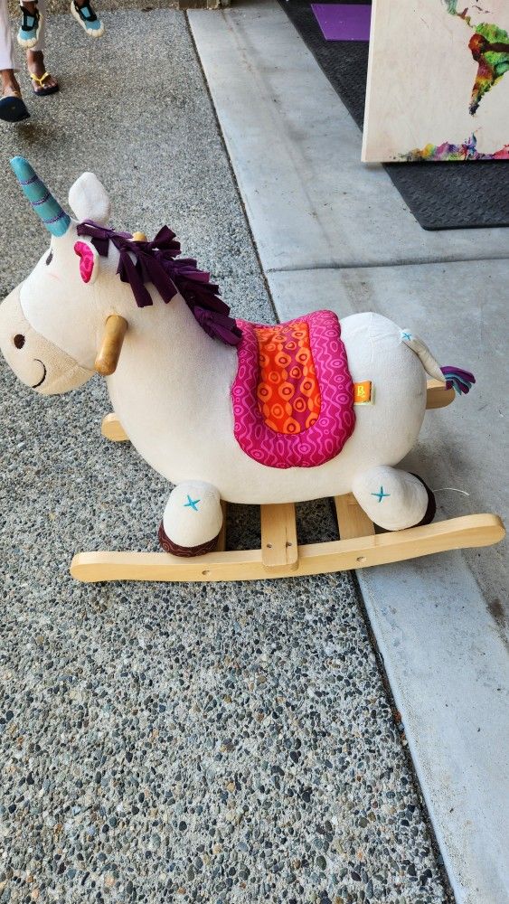 Free Baby Horse And Toy Rack