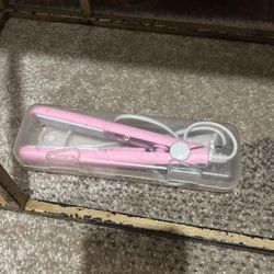 Hair Straightener. Small Travel Size