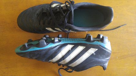 Boy's or girl's soccer shoes, size 7
