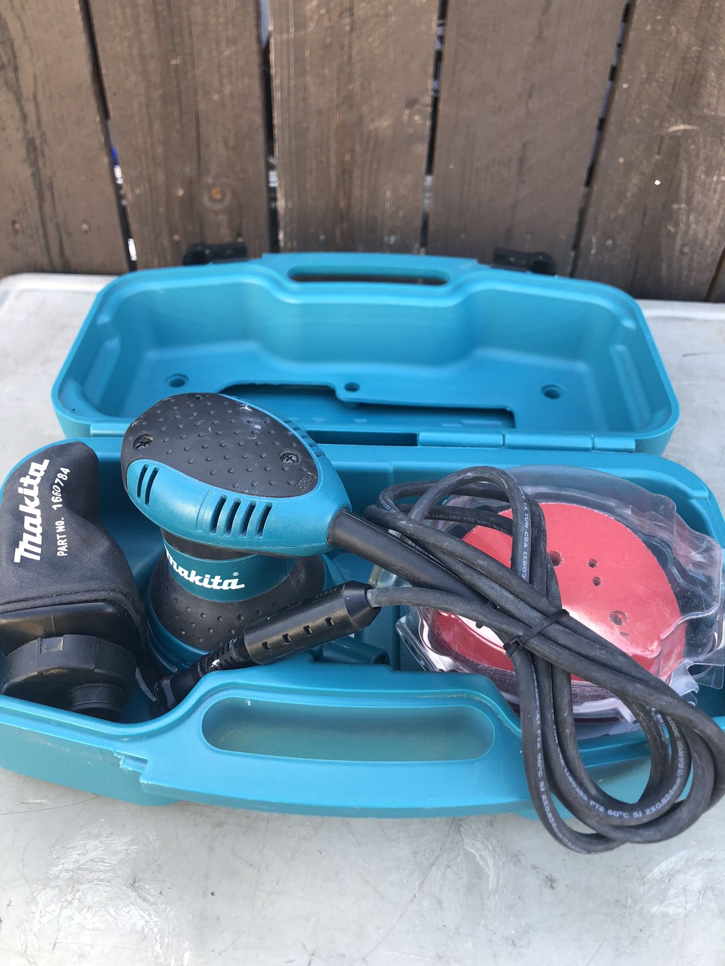 Makita BO5030 - 5" Random Orbit Sander 