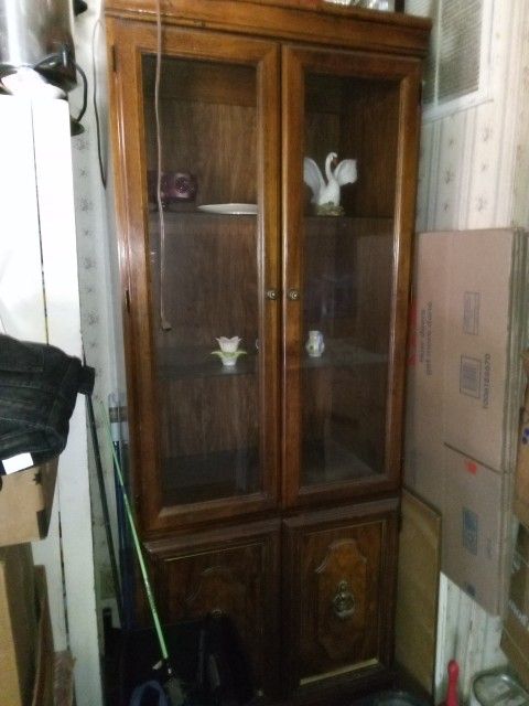 China Hutch No Broken Doors