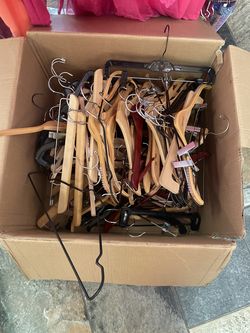 SO MANY HANGERS (20 hangers $7)