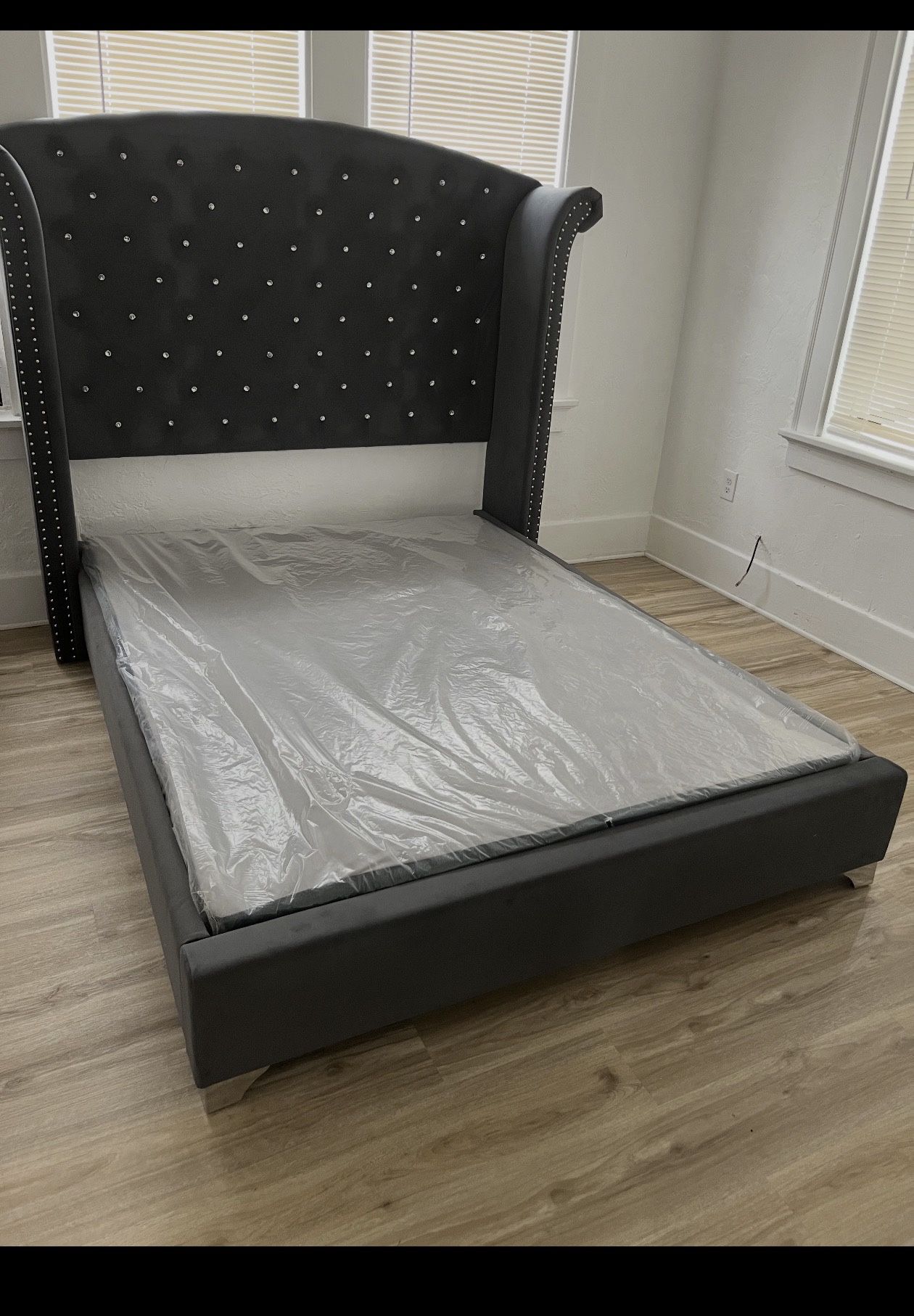 GREY BED w/ tall Diamond Headboard π