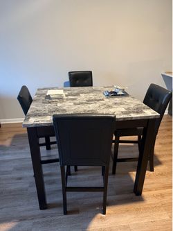 5-Piece Dining Room Set