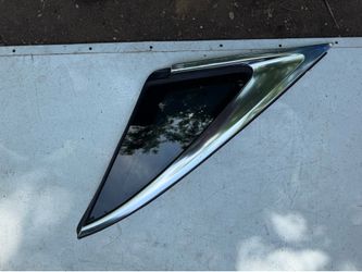 2013-2019 Cadillac XTS Quarter panel glass