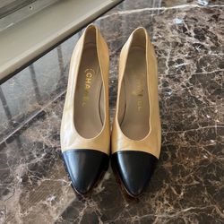 Vintage Rare Chanel Beige/black Leather Pumps 7.5 Us Womens