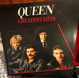 Queen essentials vinyl