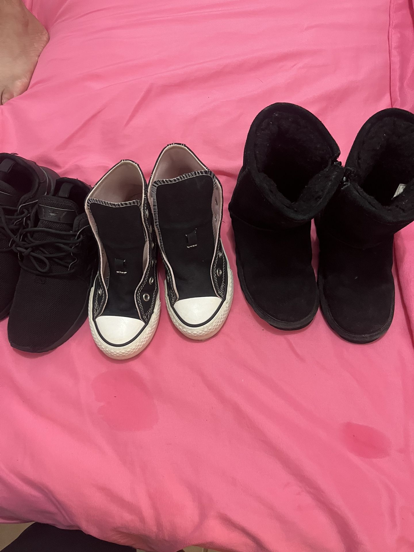 Estoy Vendiendo Dos Pares De Tenes Y Un Par Botas