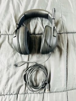 Razer Kraken V3 X Wired USB Gaming Headset, Lightweight, Black TriForce, HyperClear Cardioid Mic, Chroma RGB Lighting PS5/4 , Xbox Series X/One , PC ,