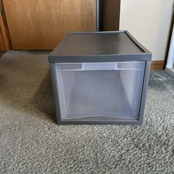 Sterilite drawer Like new condition Length: about 16” Width: about 11” Height: about 9” $10  Cash only.  Poms. Fcfs. Meet in Baxter or pickup in East 