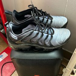 Jordans 9.5 / Nike Size 10