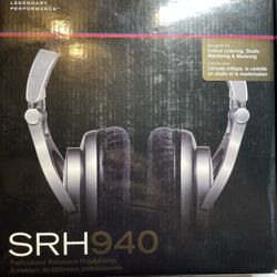 Shure SRH940 Professional Reference Headphones Worn Headband With Case