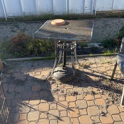 Metal Table And Chairs (3)